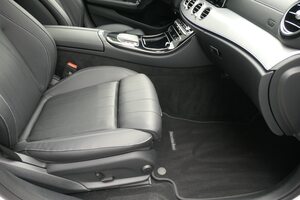 MERCEDES-BENZ E 220 d T Exclusive Panorama LED AHK Top Zustand!