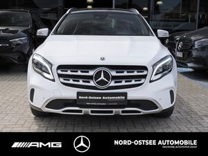 MERCEDES-BENZ GLA 180 URBAN NAVI AHK LED PANO DCT SHZ TEMPOMAT