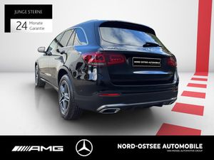 MERCEDES-BENZ GLC 300 e 4M AMG PANO DISTRO AHK PDC LED KEYLESS