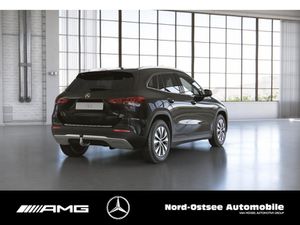 MERCEDES-BENZ GLA 180 d STYLE AHK LED KAMERA SHZ PDC NAVI