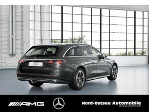 MERCEDES-BENZ E 300 de T AVANTGARDE ADV PANO AHK HUD DISTRO