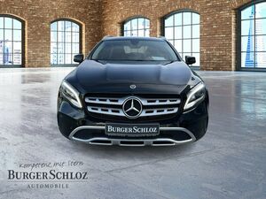 MERCEDES-BENZ GLA 220 4MATIC Sport Utility Vehicle 360 AHK AUT