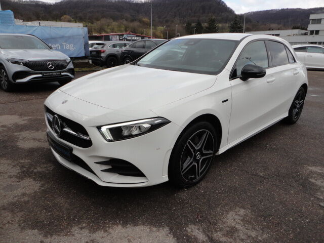 MERCEDES-BENZ A 250 e AMG AUT Kam. KlimaA LED LM Navi PDC SHZ 