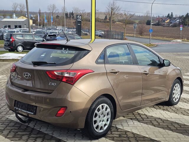 AUDI Q3 1.4 TFSI DSG Ansicht 6 für Fahrzeugdetailseite