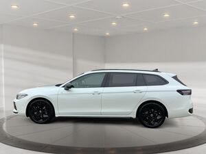 VW Passat Variant 2.0 TSI DSG R-Line 4M. AHK Matrix Pano Standh.