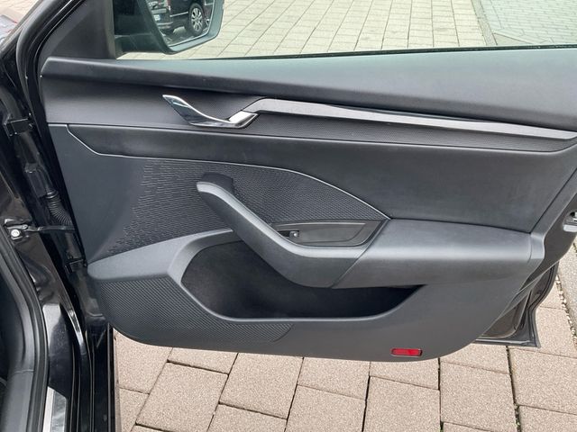 AUDI S4 Avant 3.0 TFSI quattro Ansicht 17 für Fahrzeugdetailseite