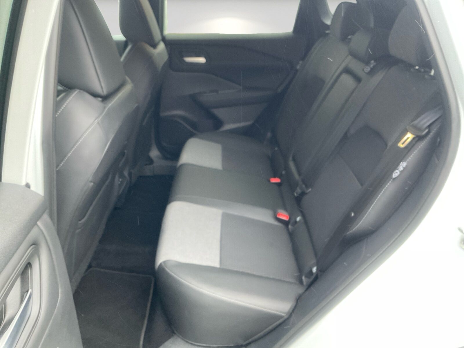 NISSAN Qashqai 1.3DIG-T N-Connecta /Sitzh./Navi/Kamera Ansicht 7 für Fahrzeugdetailseite