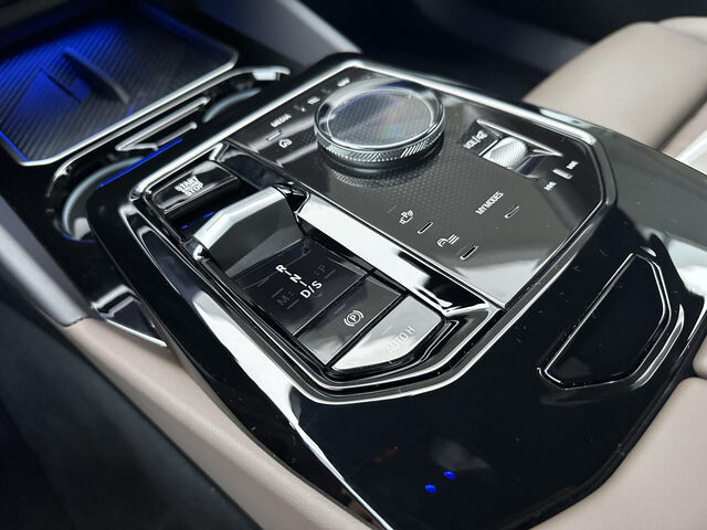 BMW 520 d M Sport Pro HUD ACC SurrView.H/K LED AHK20 Sportpaket Bluetooth Navi Vollleder Klima PDC el. Fe Ansicht 12 für Fahrzeugdetailseite