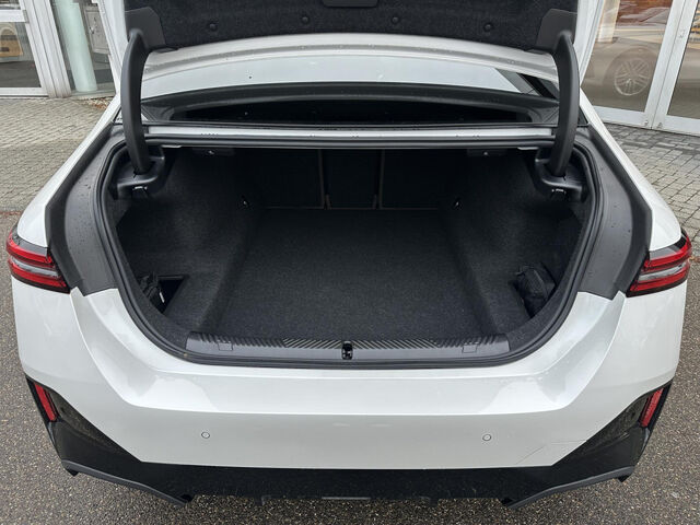 BMW 520 d M Sport Pro HUD ACC SurrView.H/K LED AHK20 Sportpaket Bluetooth Navi Vollleder Klima PDC el. Fe Ansicht 8 für Fahrzeugdetailseite