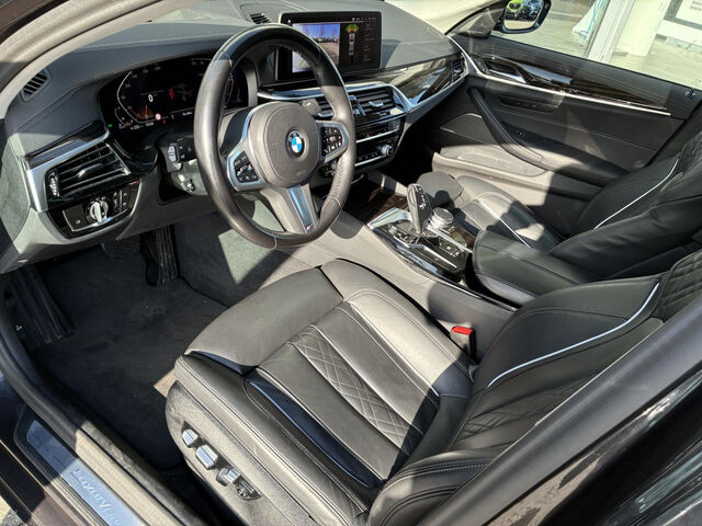 BMW 530 d xDr. ACC HUD Kamera Laser Standh.Ha/Ka.AHK Bluetooth Navi Vollleder Klima Standhzg PDC el. Fens Ansicht 11 für Fahrzeugdetailseite