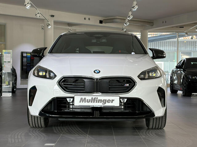 BMW M135 xDrive M Sport Pro Innov. HUD DrivePlus 19 Sportpaket Bluetooth Navi LED Klima PDC el. Fenster Ansicht 3 für Fahrzeugdetailseite