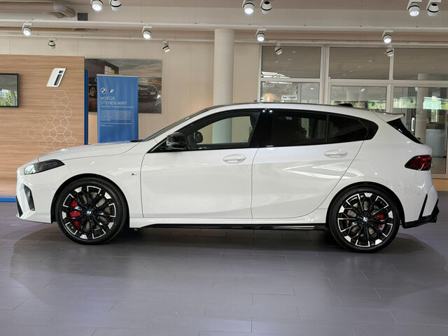 BMW M135 xDrive M Sport Pro Innov. HUD DrivePlus 19 Sportpaket Bluetooth Navi LED Klima PDC el. Fenster Ansicht 6 für Fahrzeugdetailseite