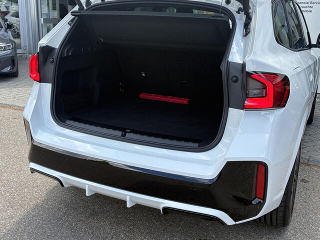 BMW X1 x30e M Sport HUD ACC PanoD.AktivS+Massage 19 Sportpaket Bluetooth Navi LED Vollleder Klima Standh Ansicht 9 für Fahrzeugdetailseite