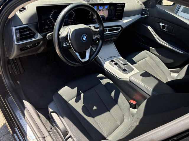 BMW 330 e PanoD.Kamera Live-Widescreen Ha/Ka.AHK 18 Bluetooth Navi LED Klima Aktivlenkung Standhzg PDC el Ansicht 11 für Fahrzeugdetailseite