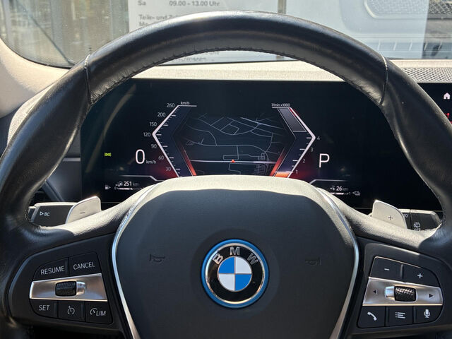 BMW 330 e PanoD.Kamera Live-Widescreen Ha/Ka.AHK 18 Bluetooth Navi LED Klima Aktivlenkung Standhzg PDC el Ansicht 12 für Fahrzeugdetailseite