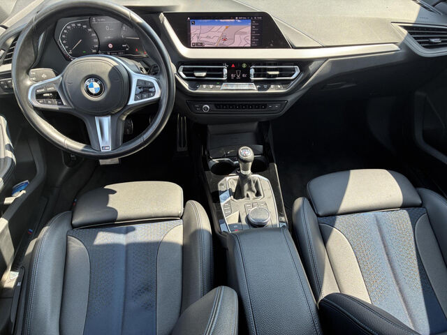 BMW 118 i M Sport LED Live-Navi HiFi .Sitzh.Driv-Ass Sportpaket Bluetooth Klima Aktivlenkung PDC el. Fens Ansicht 15 für Fahrzeugdetailseite