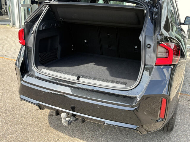 BMW X1 x20d M Sport Pro ACC Massage SurView.AHK 20 Sportpaket Bluetooth HUD Navi LED Klima PDC el. Fenst Ansicht 9 für Fahrzeugdetailseite
