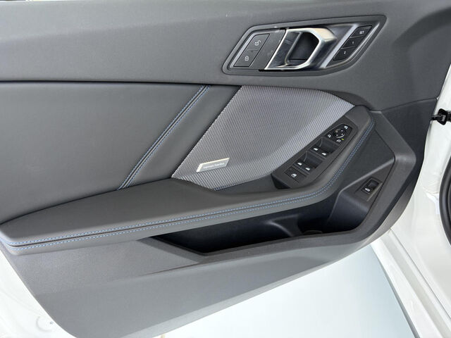 BMW 120 M Sport Pro Innovation HUD AHK ACC Pano 19 Sportpaket Bluetooth Navi LED Klima PDC el. Fenster Ansicht 14 für Fahrzeugdetailseite