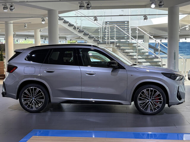 BMW X1 M35i xDrive M Sport Pro HUD AHK ACC Har/Kar 20 Sportpaket Bluetooth Navi LED Klima PDC el. Fenste Ansicht 5 für Fahrzeugdetailseite