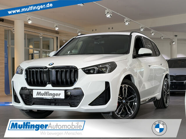 BMW X1 sDrive20i M Sport Pro AHK HUD Pano Har/Kar 19 Sportpaket Bluetooth Navi LED Klima PDC el. Fenster Ansicht 1 für Fahrzeugdetailseite