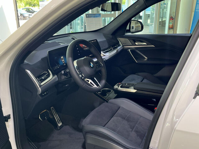 BMW X1 sDrive20i M Sport Pro AHK HUD Pano Har/Kar 19 Sportpaket Bluetooth Navi LED Klima PDC el. Fenster Ansicht 11 für Fahrzeugdetailseite