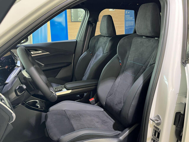 BMW X1 sDrive20i M Sport Pro AHK HUD Pano Har/Kar 19 Sportpaket Bluetooth Navi LED Klima PDC el. Fenster Ansicht 12 für Fahrzeugdetailseite