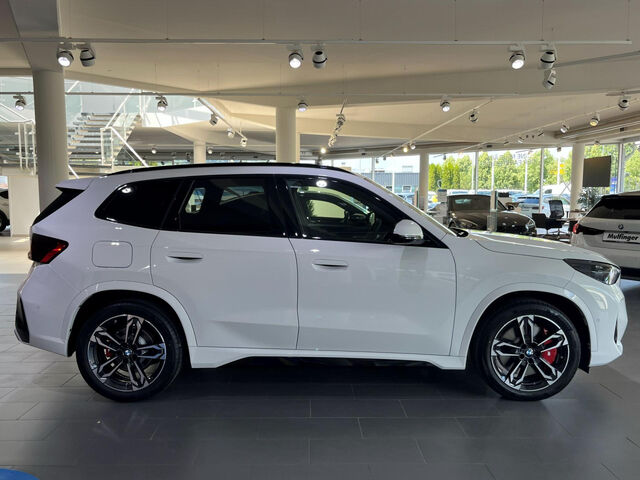 BMW X1 sDrive20i M Sport Pro AHK HUD Pano Har/Kar 19 Sportpaket Bluetooth Navi LED Klima PDC el. Fenster Ansicht 5 für Fahrzeugdetailseite