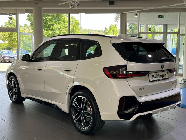 BMW X1 sDrive20i M Sport Pro AHK HUD Pano Har/Kar 19 Sportpaket Bluetooth Navi LED Klima PDC el. Fenster Ansicht 6 für Fahrzeugdetailseite