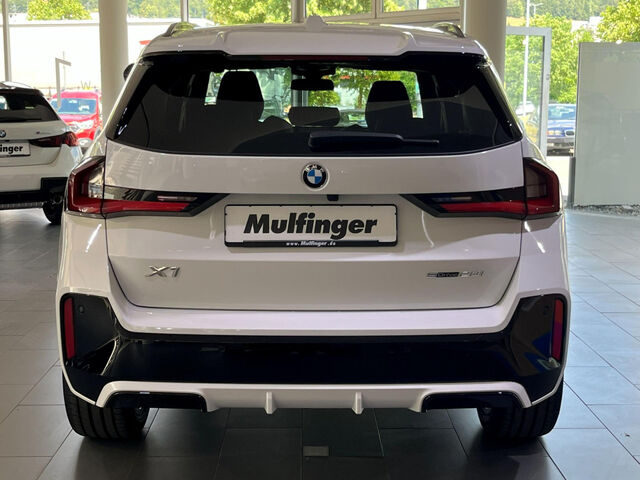 BMW X1 sDrive20i M Sport Pro AHK HUD Pano Har/Kar 19 Sportpaket Bluetooth Navi LED Klima PDC el. Fenster Ansicht 7 für Fahrzeugdetailseite