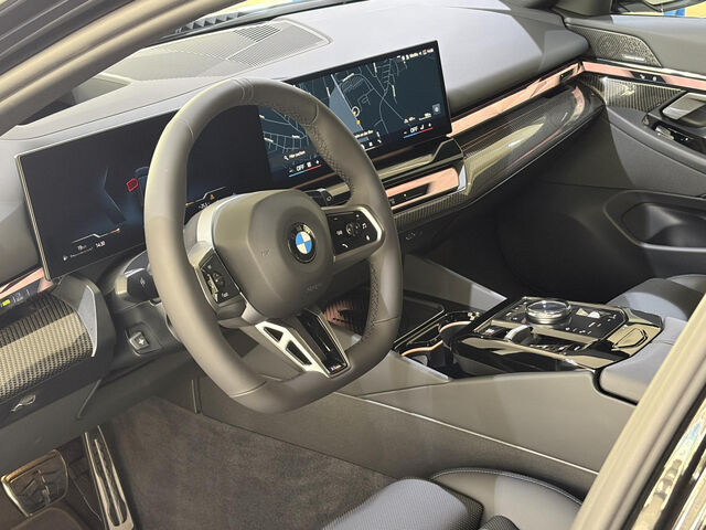 BMW 520 d xDr. Touring M Sport Pro Driv.Prof. AHK 20 Sportpaket Bluetooth HUD Navi LED Klima PDC el. Fens Ansicht 13 für Fahrzeugdetailseite