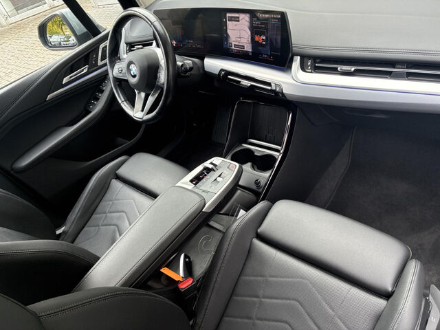 BMW 218 Active Tourer 218d AT.Sports.HUD ACC SurView Ha/Ka.KomfZug AHK Bluetooth Navi LED Vollleder Klima PDC el. Fenster Ansicht 14 für Fahrzeugdetailseite
