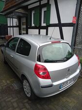RENAULT Clio 3 1,2 16 V 75 PS  Im Kundenauftrag  1,2 16 V 75 PS Expression