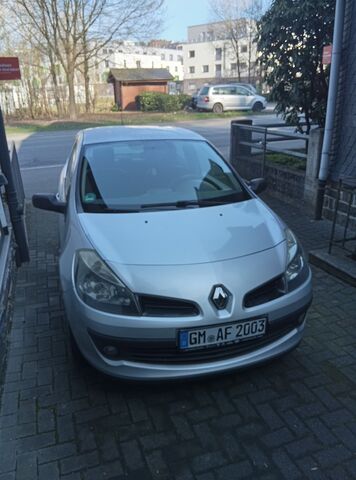 RENAULT Clio 3 1,2 16 V 75 PS  Im Kundenauftrag  1,2 16 V 75 PS Expression
