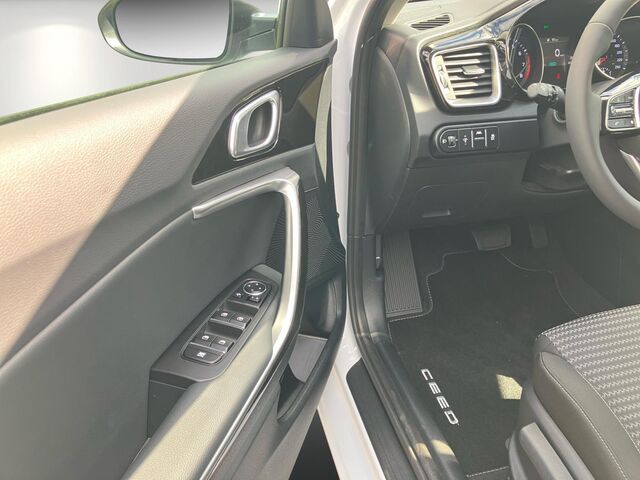 KIA Ceed 5 1.5T 48V DCT 140 Ansicht 14 für Fahrzeugdetailseite