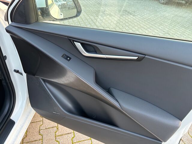 KIA Ceed 1.5T 48V DCT 140 ULTIMATE Ansicht 17 für Fahrzeugdetailseite