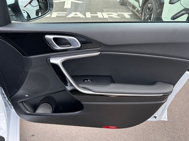 KIA Ceed 1.5T 48V DCT 140 STY JBL Ansicht 17 für Fahrzeugdetailseite