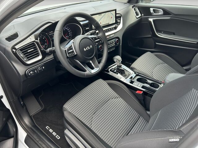 KIA Ceed 1.5T 48V DCT 140 STY JBL Ansicht 8 für Fahrzeugdetailseite