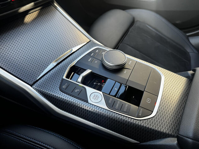 BMW 330 d Tour. M Sport LiveProf.PanoDach Kamera AHK Sportpaket Bluetooth Navi LED Klima Aktivlenkung PDC Ansicht 11 für Fahrzeugdetailseite