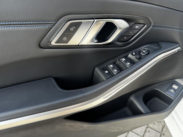 BMW 330 d Tour. M Sport LiveProf.PanoDach Kamera AHK Sportpaket Bluetooth Navi LED Klima Aktivlenkung PDC Ansicht 13 für Fahrzeugdetailseite
