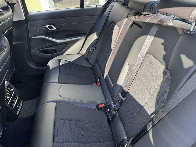 BMW 330 e xDrive Sports.LiveProf.Kamera Sitzh.ParkAss Bluetooth HUD Navi LED Klima PDC el. Fenster Ansicht 13 für Fahrzeugdetailseite