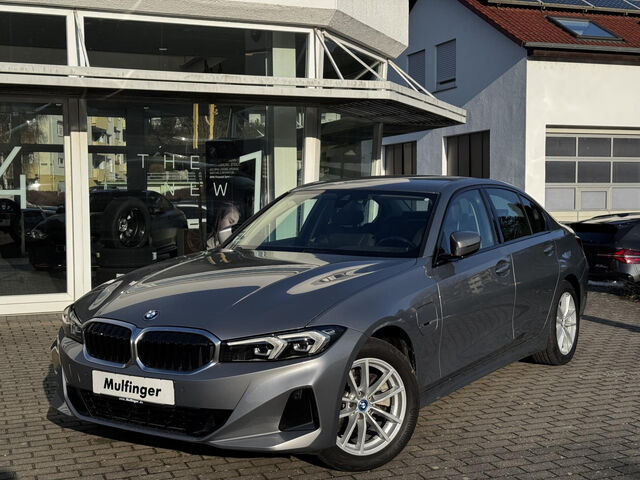 BMW 330 e xDrive Sports.LiveProf.Kamera Sitzh.ParkAss Bluetooth HUD Navi LED Klima PDC el. Fenster Ansicht 4 für Fahrzeugdetailseite