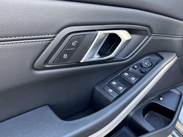 BMW 330 e xDrive Sports.LiveProf.Kamera Sitzh.ParkAss Bluetooth HUD Navi LED Klima PDC el. Fenster Ansicht 9 für Fahrzeugdetailseite