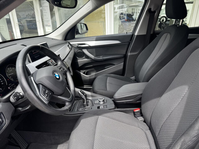 BMW X1 s20i DSG-Aut. Navi Kamera Tempom. Sitzh. DAB Bluetooth Klima PDC el. Fenster Ansicht 10 für Fahrzeugdetailseite
