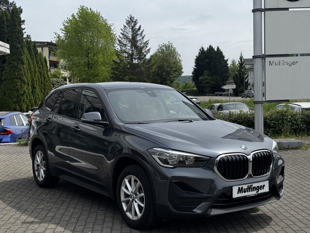 BMW X1 s20i DSG-Aut. Navi Kamera Tempom. Sitzh. DAB Bluetooth Klima PDC el. Fenster Ansicht 2 für Fahrzeugdetailseite