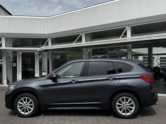 BMW X1 s20i DSG-Aut. Navi Kamera Tempom. Sitzh. DAB Bluetooth Klima PDC el. Fenster Ansicht 5 für Fahrzeugdetailseite