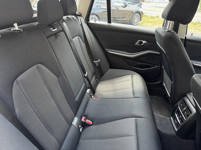 BMW 318 d Tour. Live-Navi-Widscreen Tempomat PDC AHK Bluetooth LED Klima el. Fenster Ansicht 13 für Fahrzeugdetailseite