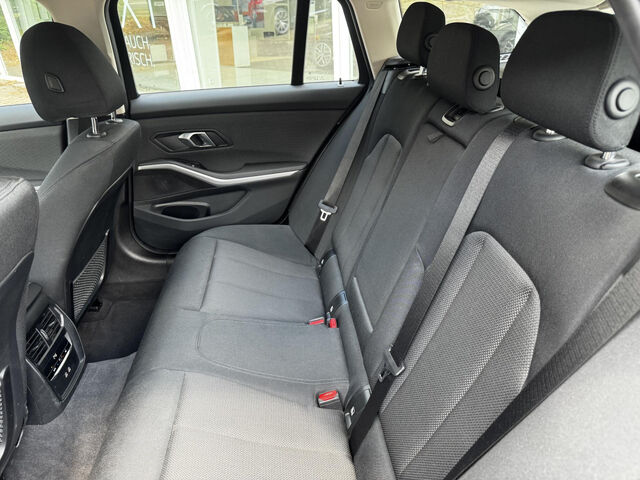 BMW 318 d Tour. Live-Navi-Widscreen Tempomat PDC AHK Bluetooth LED Klima el. Fenster Ansicht 14 für Fahrzeugdetailseite