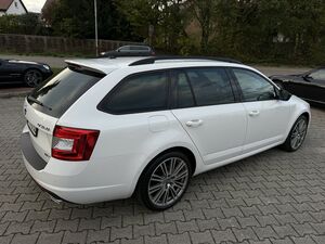 SKODA Octavia RS Combi 2.0 TDI*Leder,Navi,DSG,AHK*...