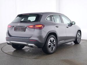 MERCEDES-BENZ GLA 200 Progressive Line Advanced AHK Winterpaket