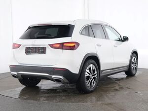 MERCEDES-BENZ GLA 180 Progressive Advanced+ Panorama AHK Distronic